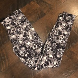 ❤️EUC❤️ lululemon Floral Leggings